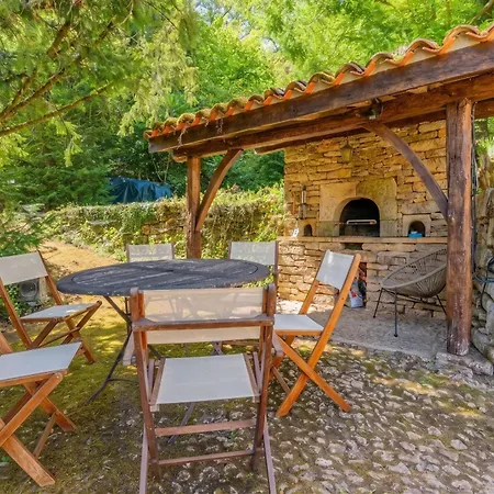 Villa Avec Piscine Privee A Vezac, 160 M²