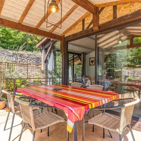 Avec Piscine Privée à Vézac, 160 M² Villa