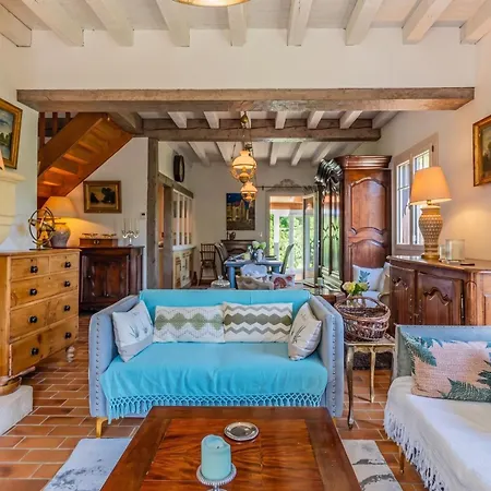 Villa Avec Piscine Privee A Vezac, 160 M² Vézac
