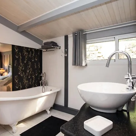 Villa Avec Piscine Privee A Vezac, 160 M² Vézac