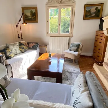 Villa Avec Piscine Privée à Vézac, 160 M²