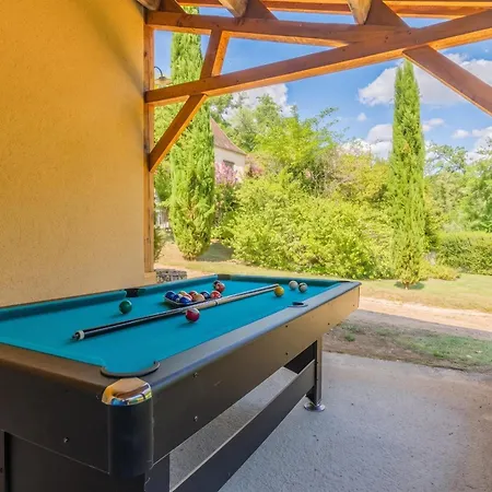 Avec Piscine Privée à Vézac, 160 M²