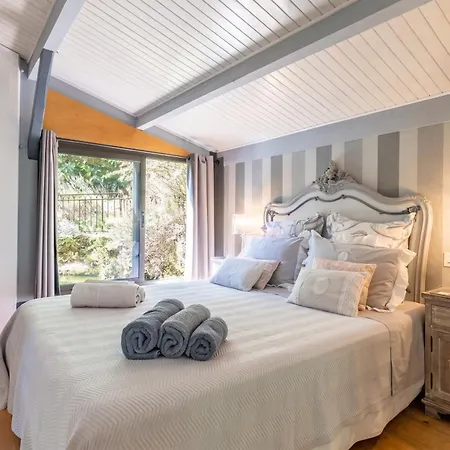 Villa Avec Piscine Privée à Vézac, 160 M² Vézac