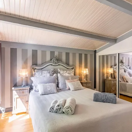 Avec Piscine Privée à Vézac, 160 M² Villa