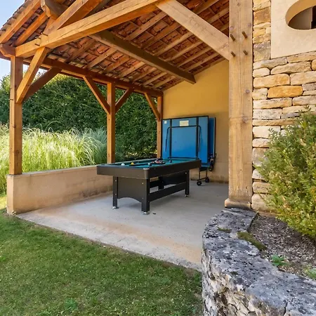 Avec Piscine Privée à Vézac, 160 M² * Vézac