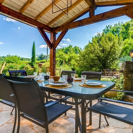 Avec Piscine Privée à Vézac, 160 M² Villa *