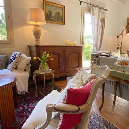Villa Avec Piscine Privée à Vézac, 160 M² *