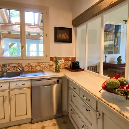Avec Piscine Privee A Vezac, 160 M² * Vézac