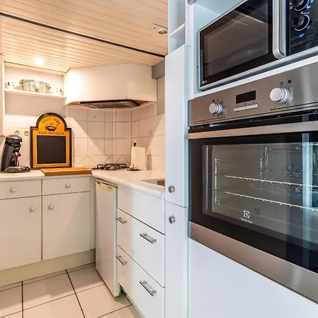 Villa Avec Piscine Privee A Vezac, 160 M²